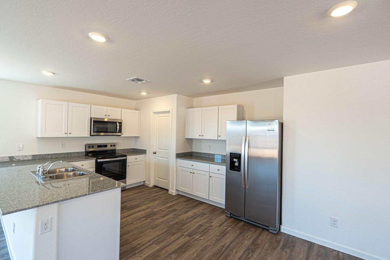 1445 E Jaycie Dr - Photo 2 of 20