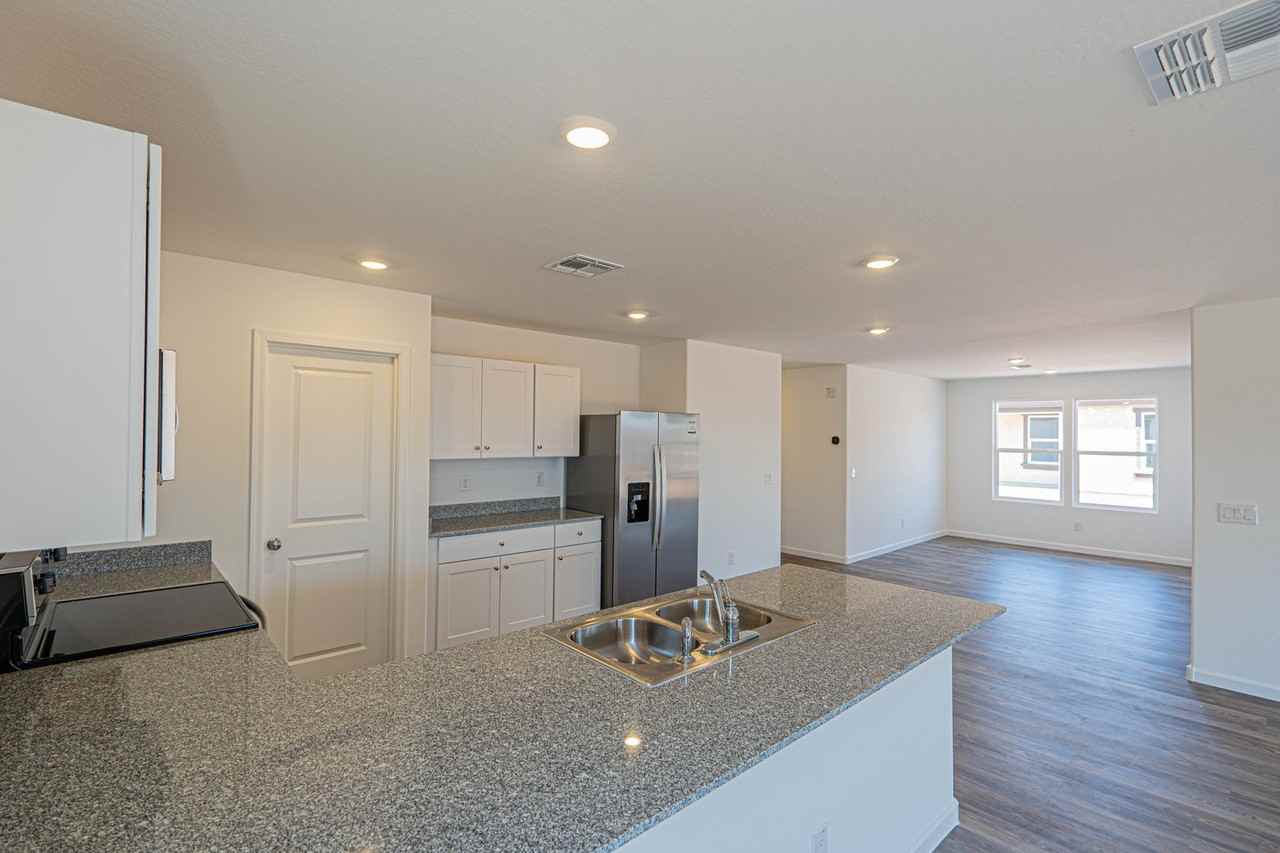 1445 E Jaycie Dr - Photo 3 of 20