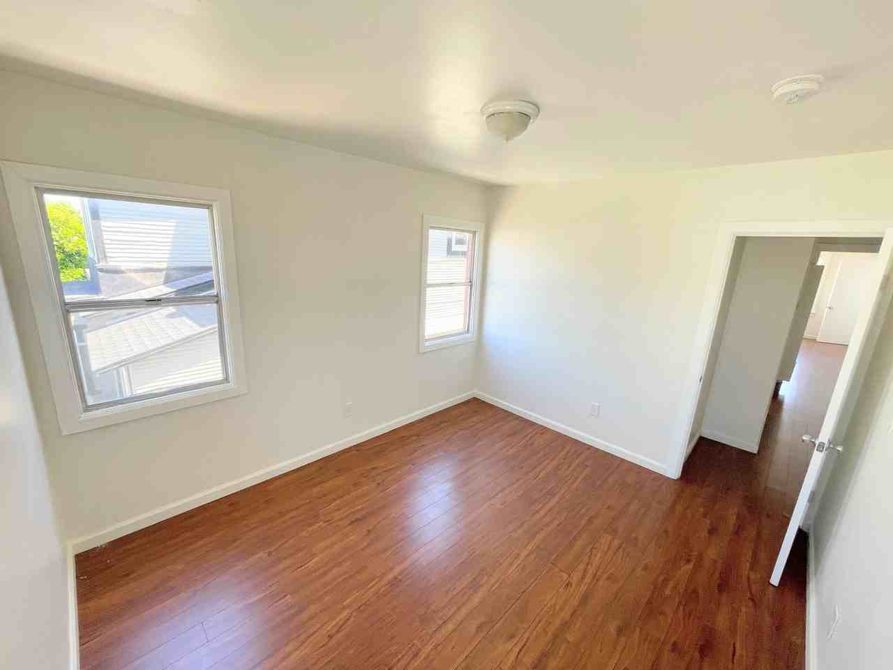 971 1/2 W 42nd Pl - Photo 4 of 7