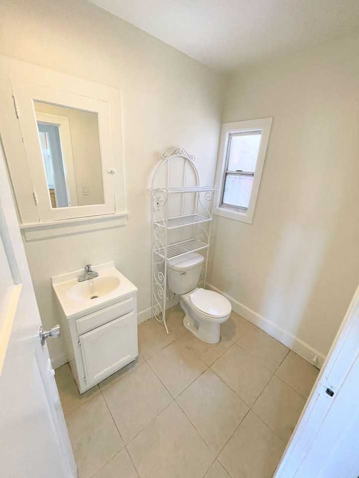 971 1/2 W 42nd Pl - Photo 6 of 7