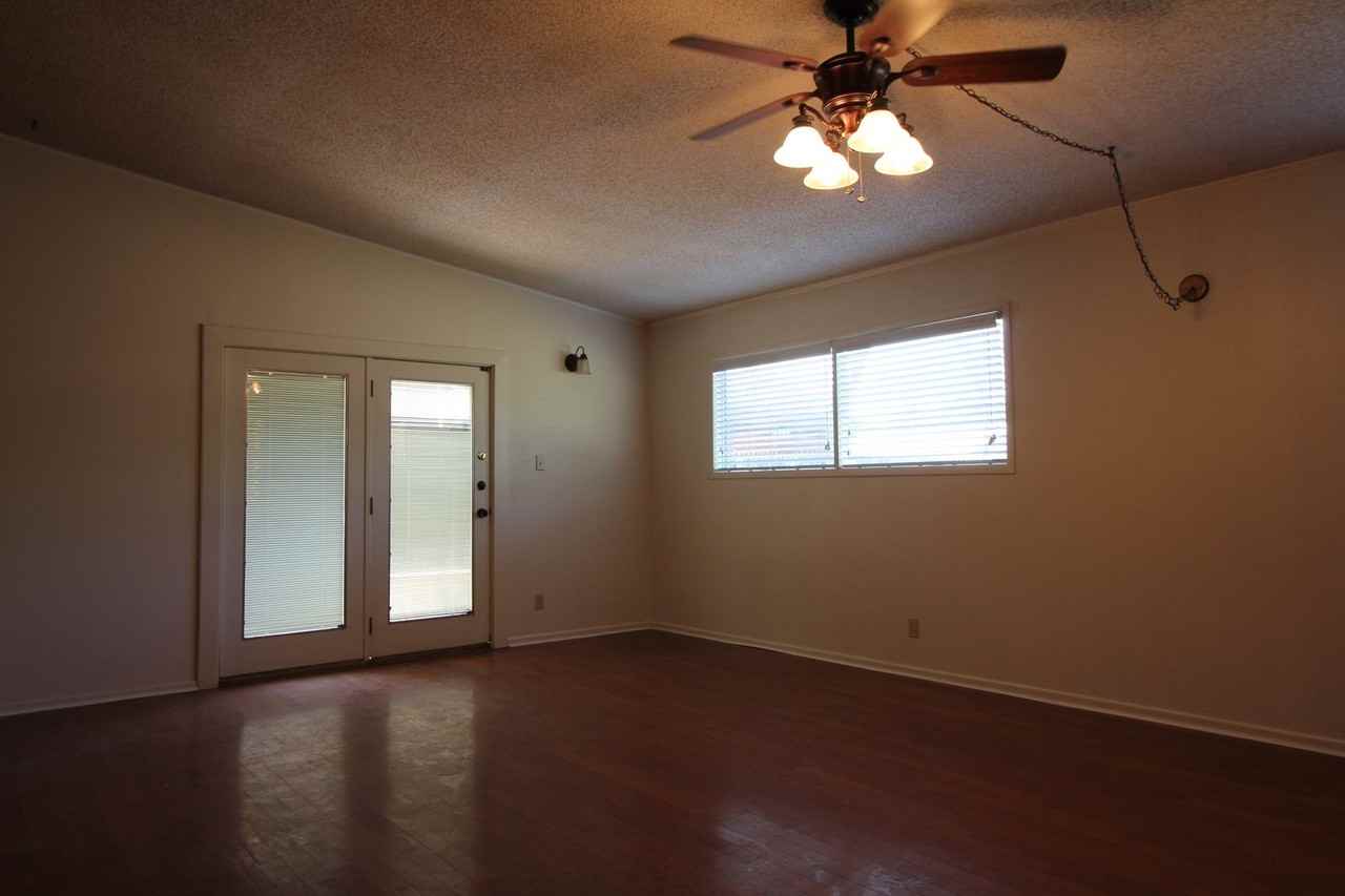 4506 44th St - Photo 4 of 12