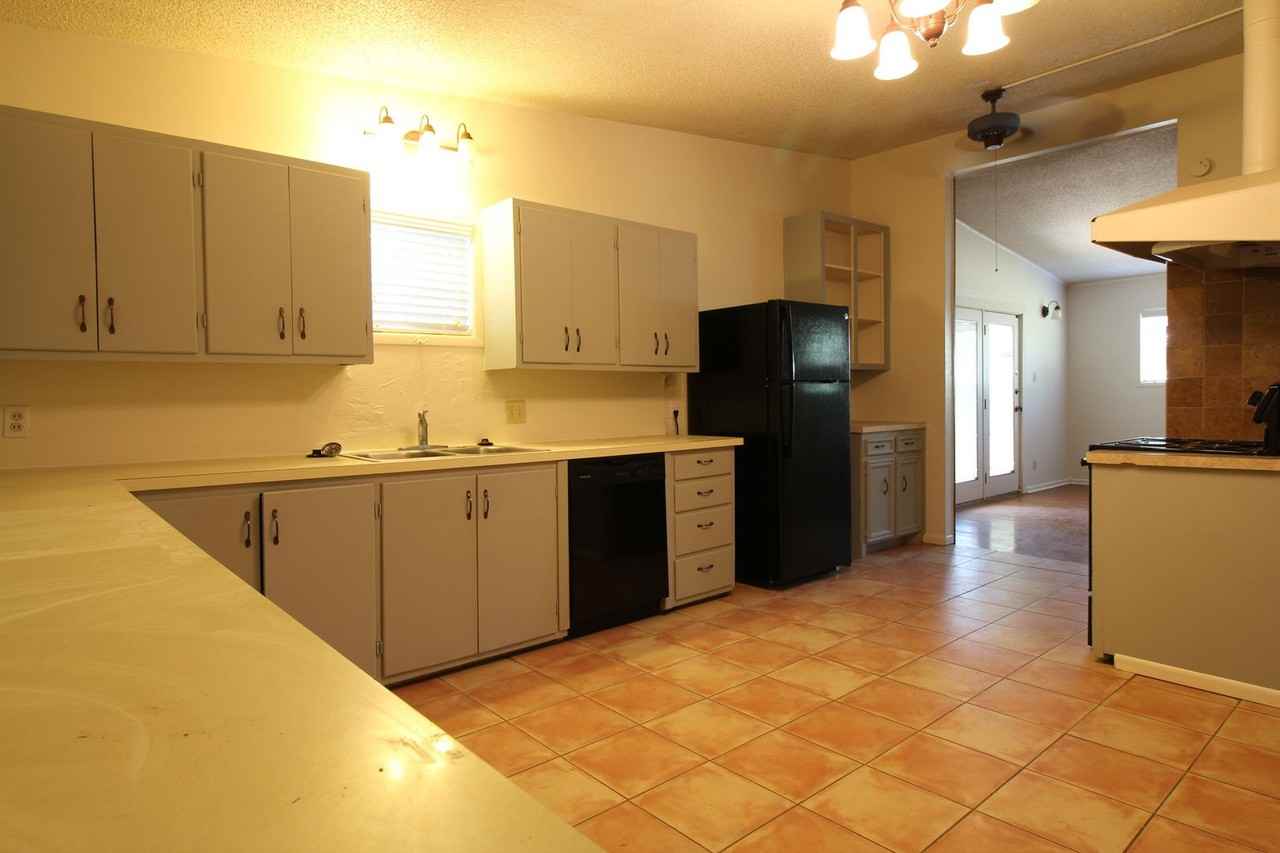 4506 44th St - Photo 6 of 12
