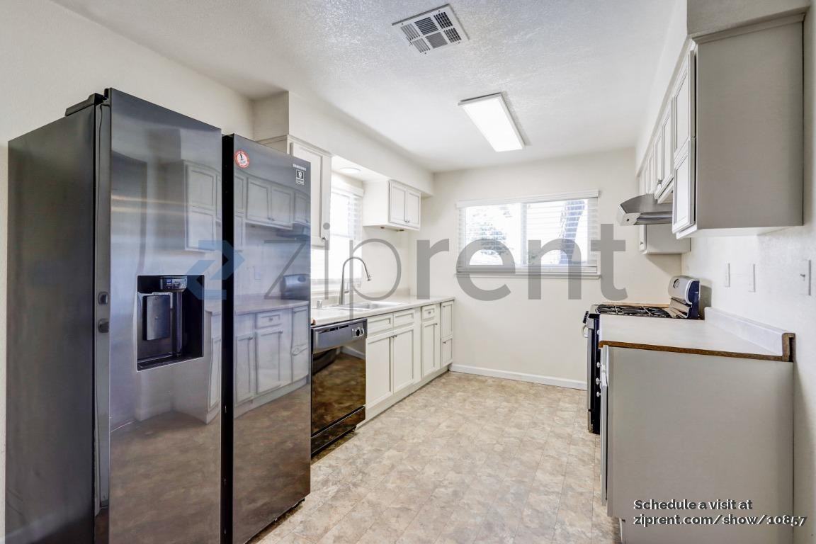 5230 Mccoy Ave - Photo 3 of 20