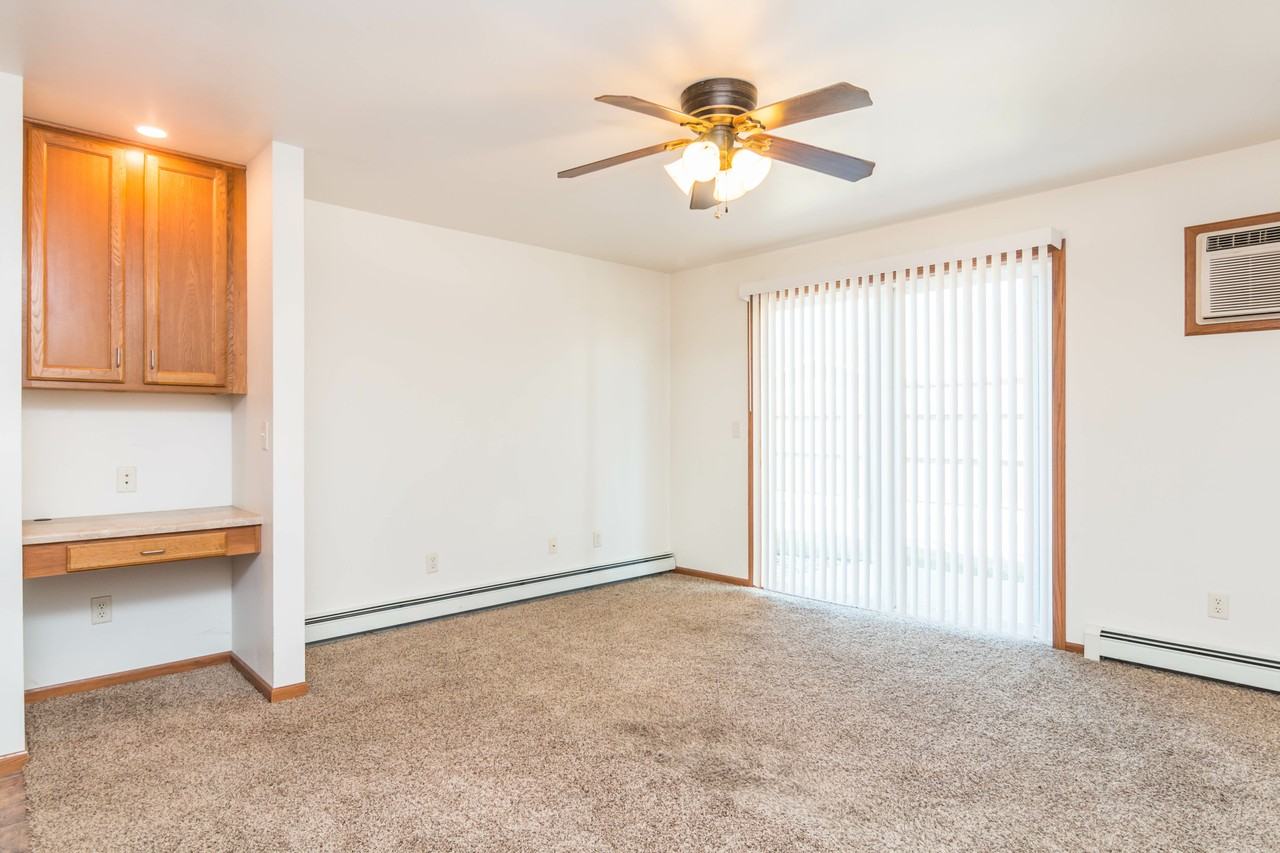 413 Honeysuckle Dr #206 - Photo 3 of 4