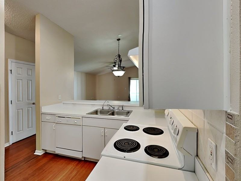 1938 Sherbourne St - Photo 7 of 25