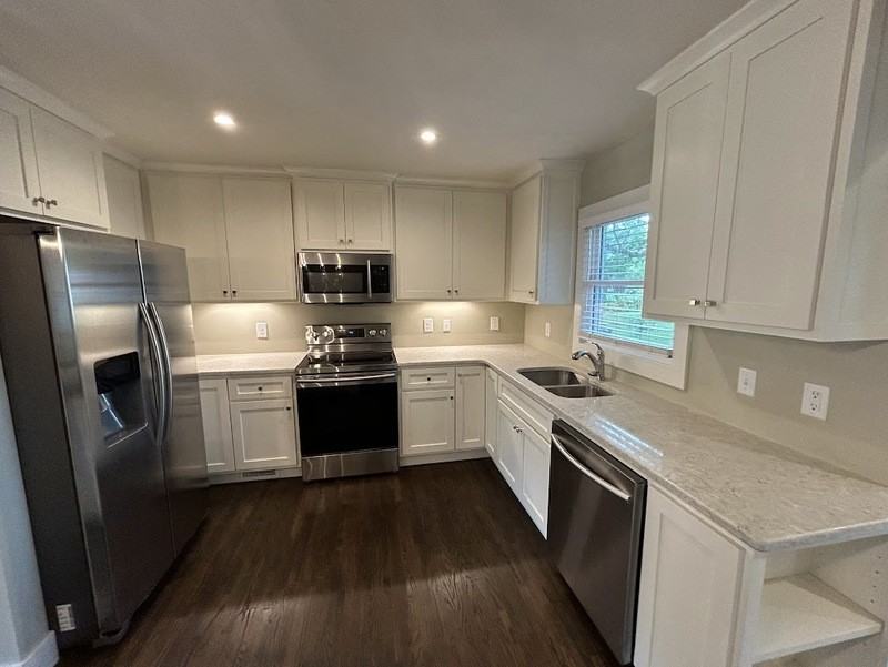 1931 Stevens Dr Ne - Photo 2 of 21