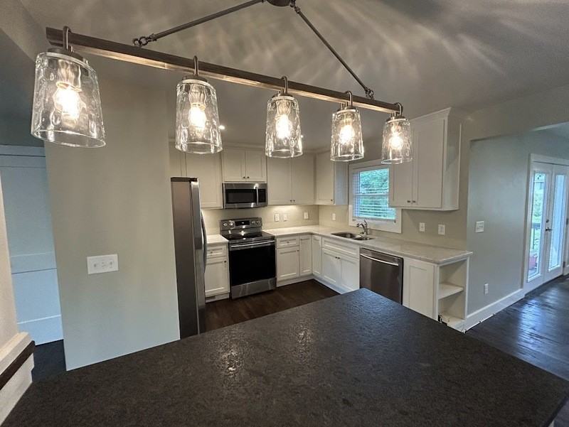 1931 Stevens Dr Ne - Photo 3 of 21