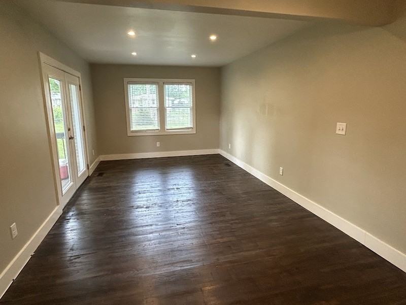 1931 Stevens Dr Ne - Photo 4 of 21