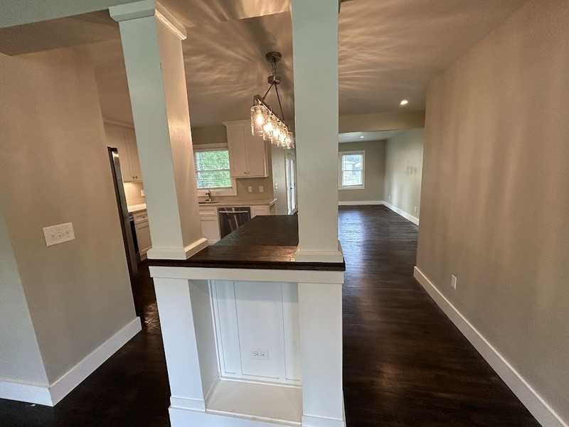 1931 Stevens Dr Ne - Photo 5 of 21