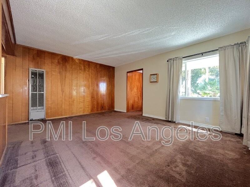 3926 Hill St - Photo 3 of 34