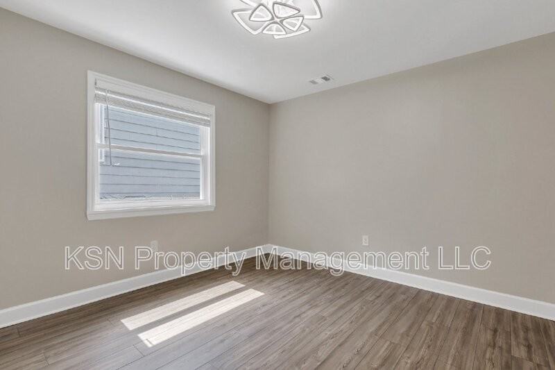 2010 Vermont Ave - Photo 3 of 27