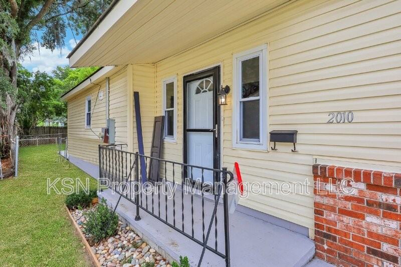 2010 Vermont Ave - Photo 6 of 27