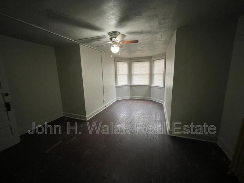 315 S 17th St - Photo 2 of 9