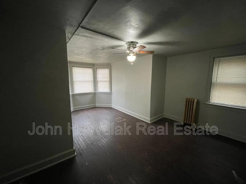 315 S 17th St - Photo 3 of 9