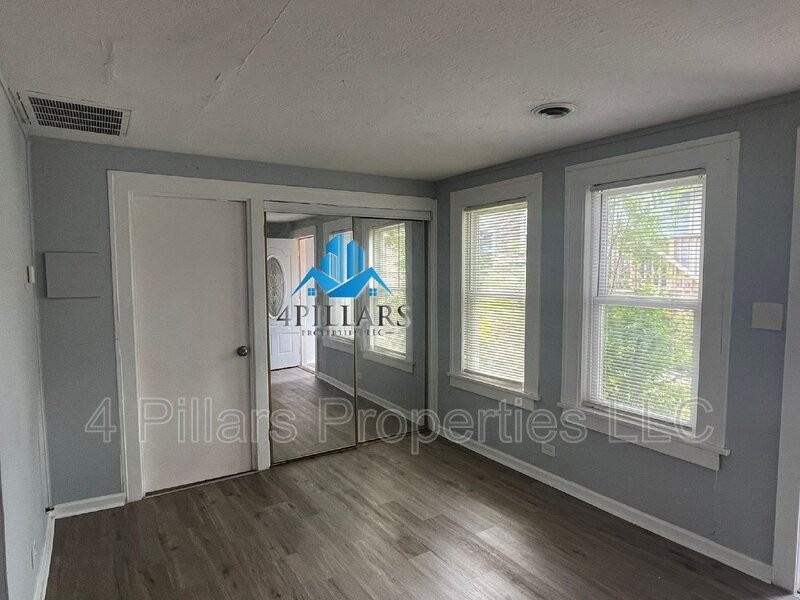 1019 Morris St #2 - Photo 3 of 9