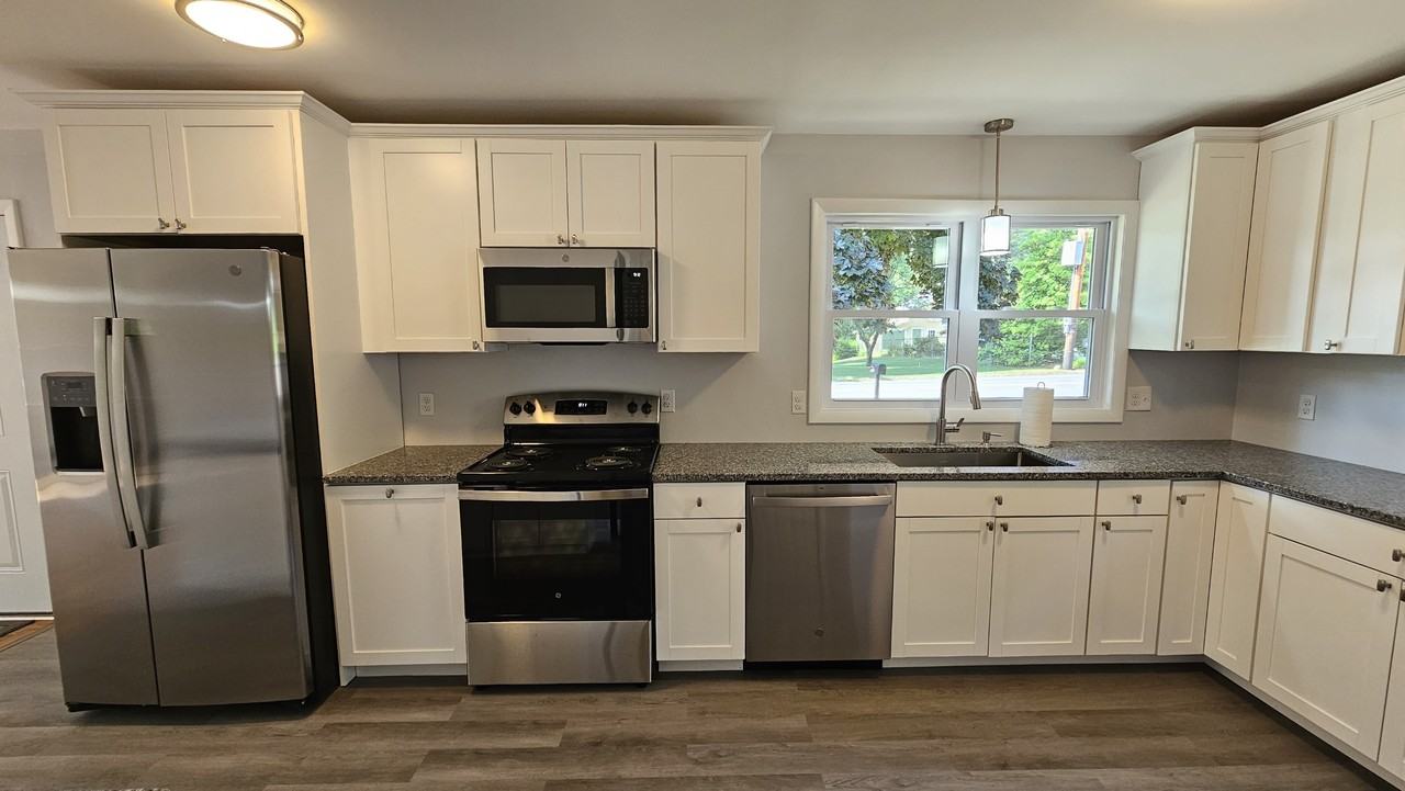 291 Crompton Rd - Photo 5 of 11