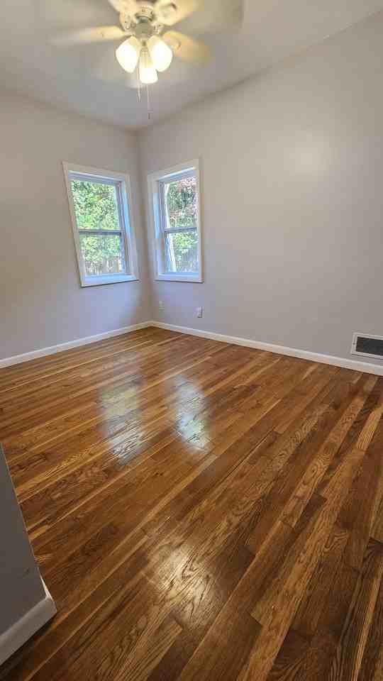 291 Crompton Rd - Photo 7 of 11