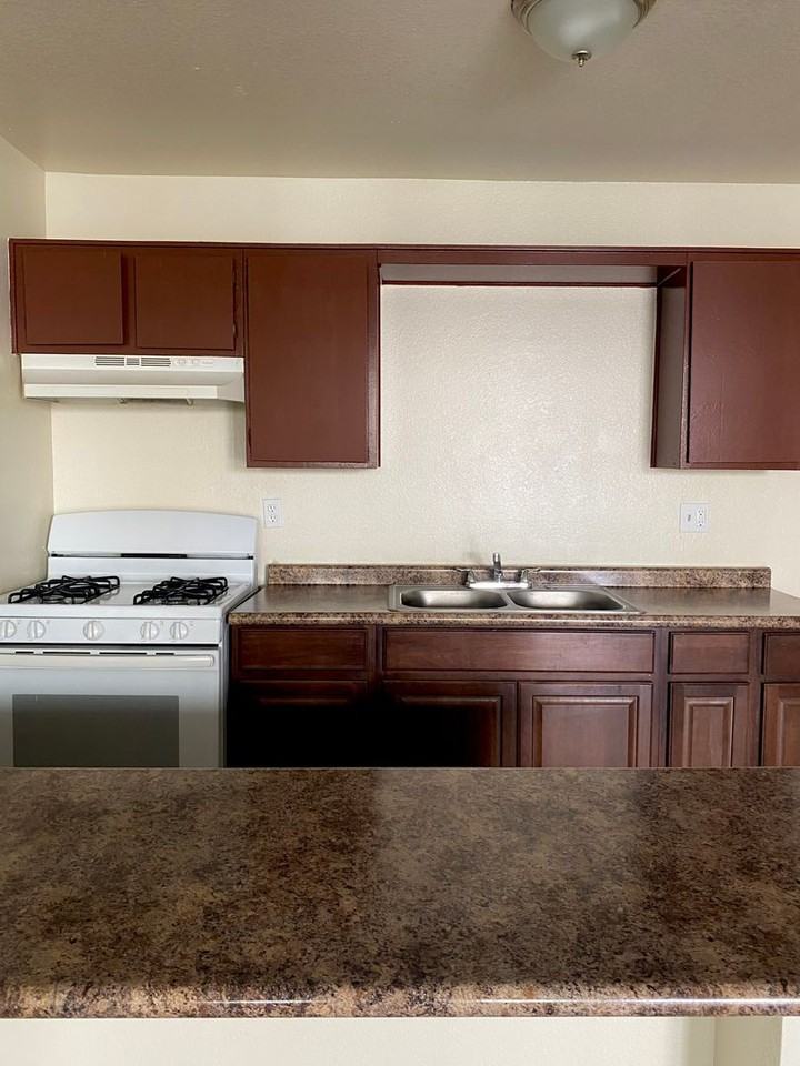 Townhome Style Single - Photo 2 of 9