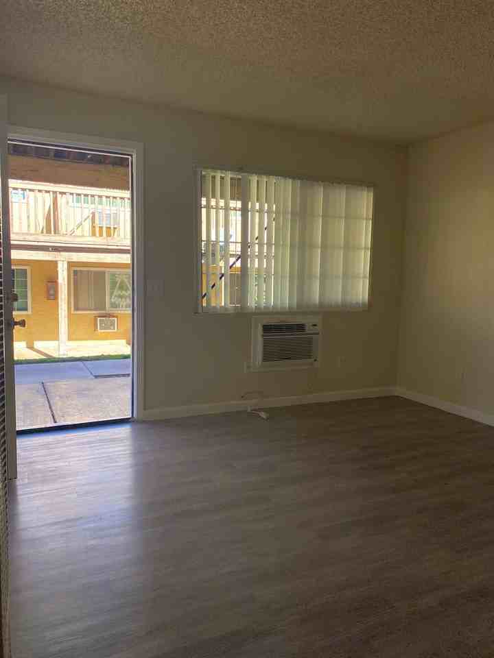 Townhome Style Single - Photo 3 of 9