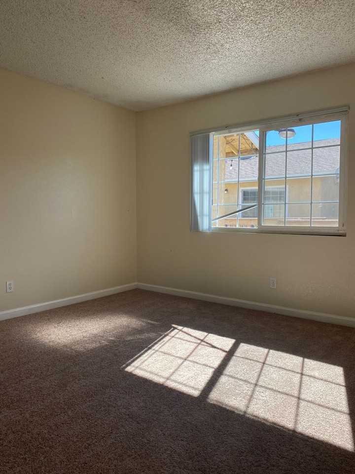 Townhome Style Single - Photo 6 of 9