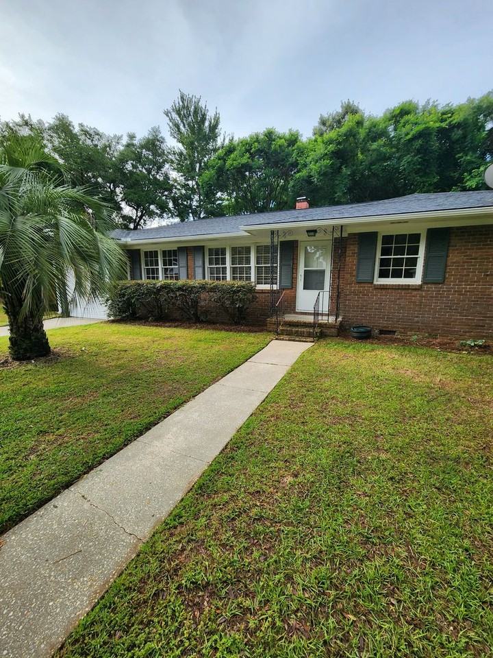 2367 Eades Ln - Photo 3 of 19