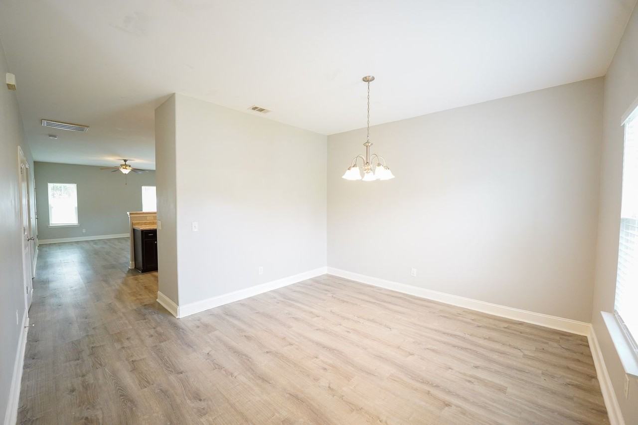 59 Reese Way - Photo 7 of 38