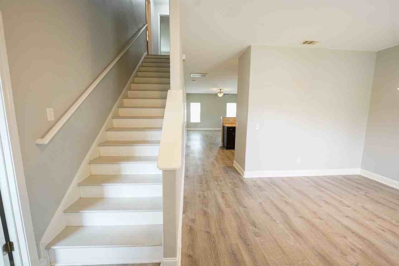 59 Reese Way - Photo 4 of 38