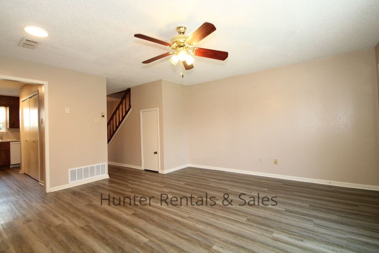 3704 Hereford Ln Apt B - Photo 2 of 19