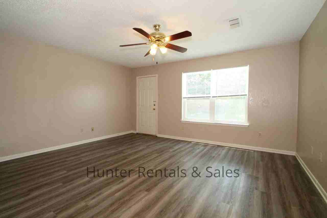 3704 Hereford Ln Apt B - Photo 3 of 19