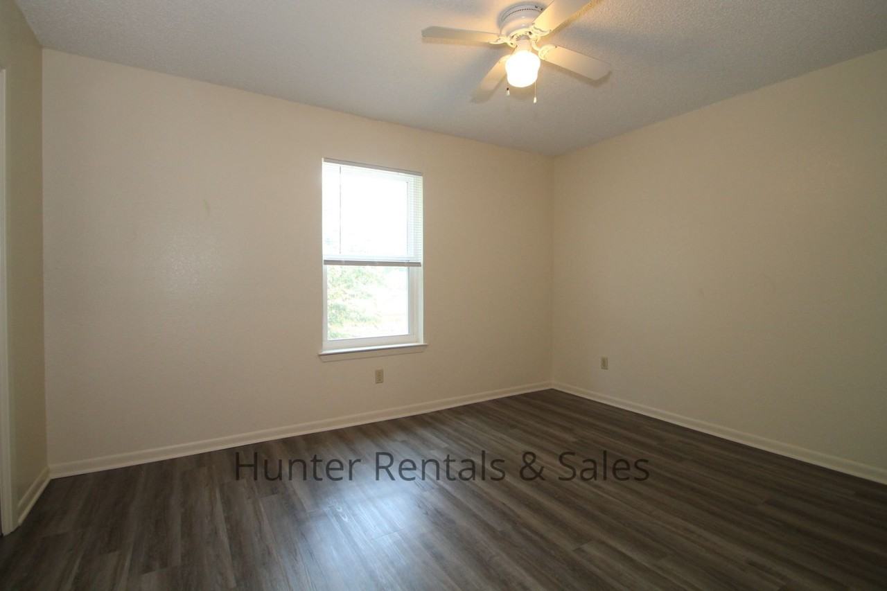 3704 Hereford Ln Apt B - Photo 5 of 19