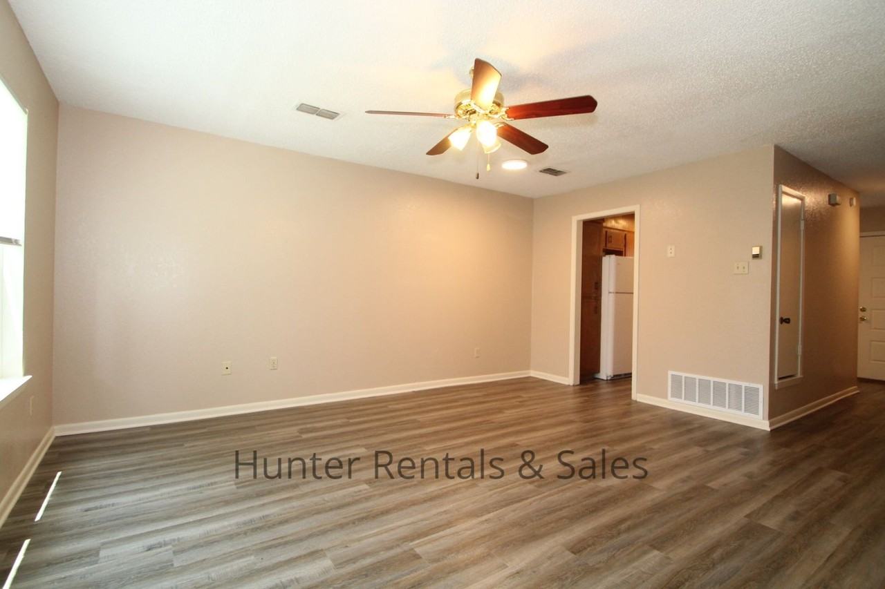 3704 Hereford Ln Apt B - Photo 4 of 19