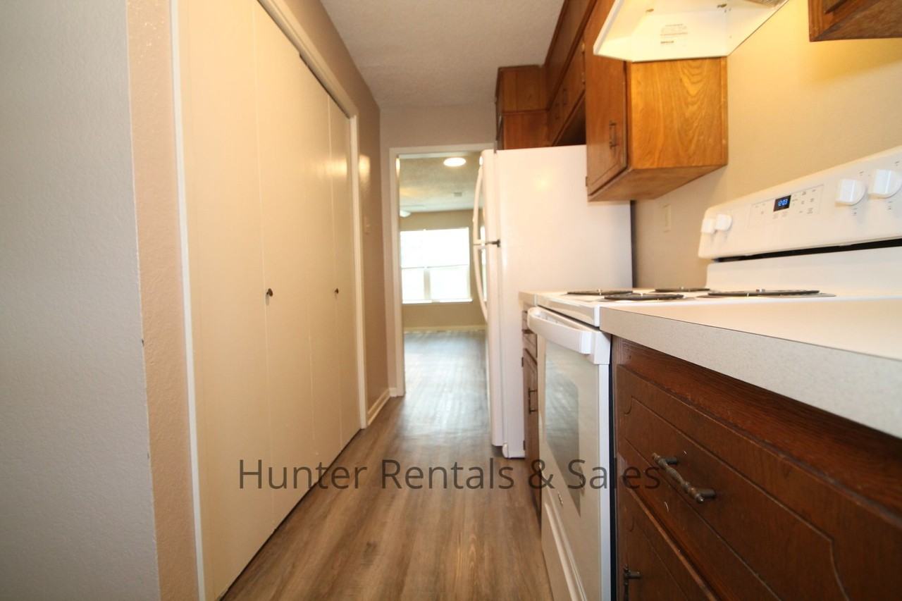 3704 Hereford Ln Apt B - Photo 7 of 19