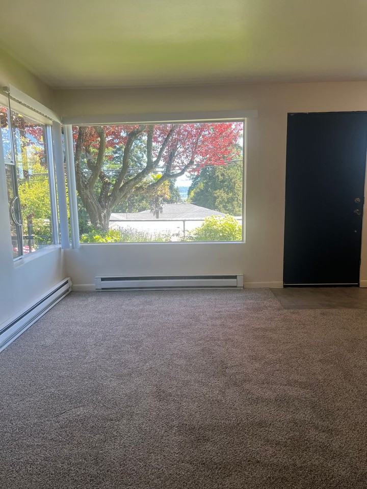 5127COLBYAVE - Photo 2 of 23
