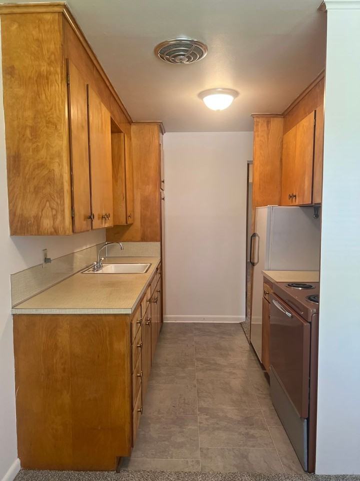 5127COLBYAVE - Photo 5 of 23