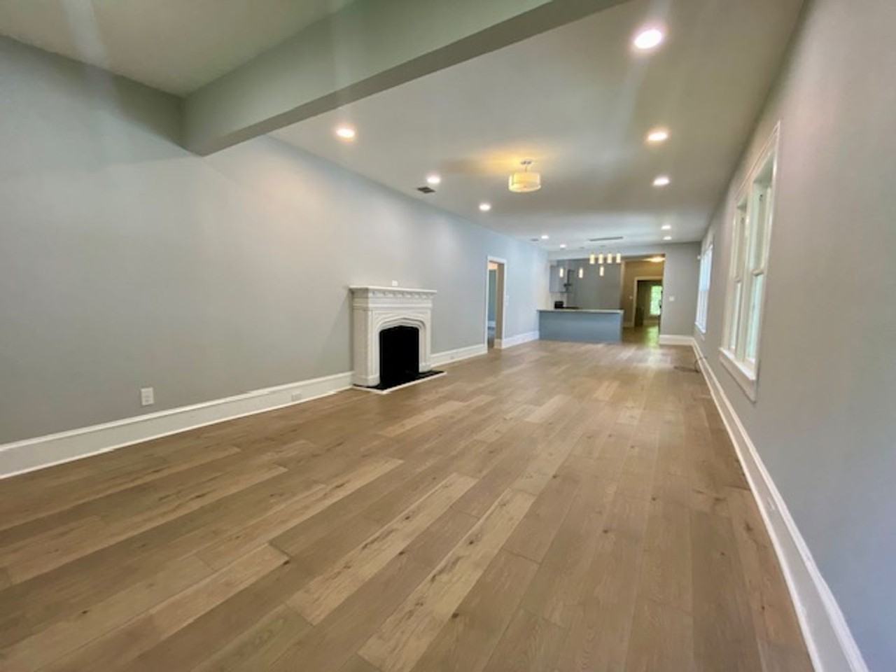 2401 Darien St - Photo 2 of 17