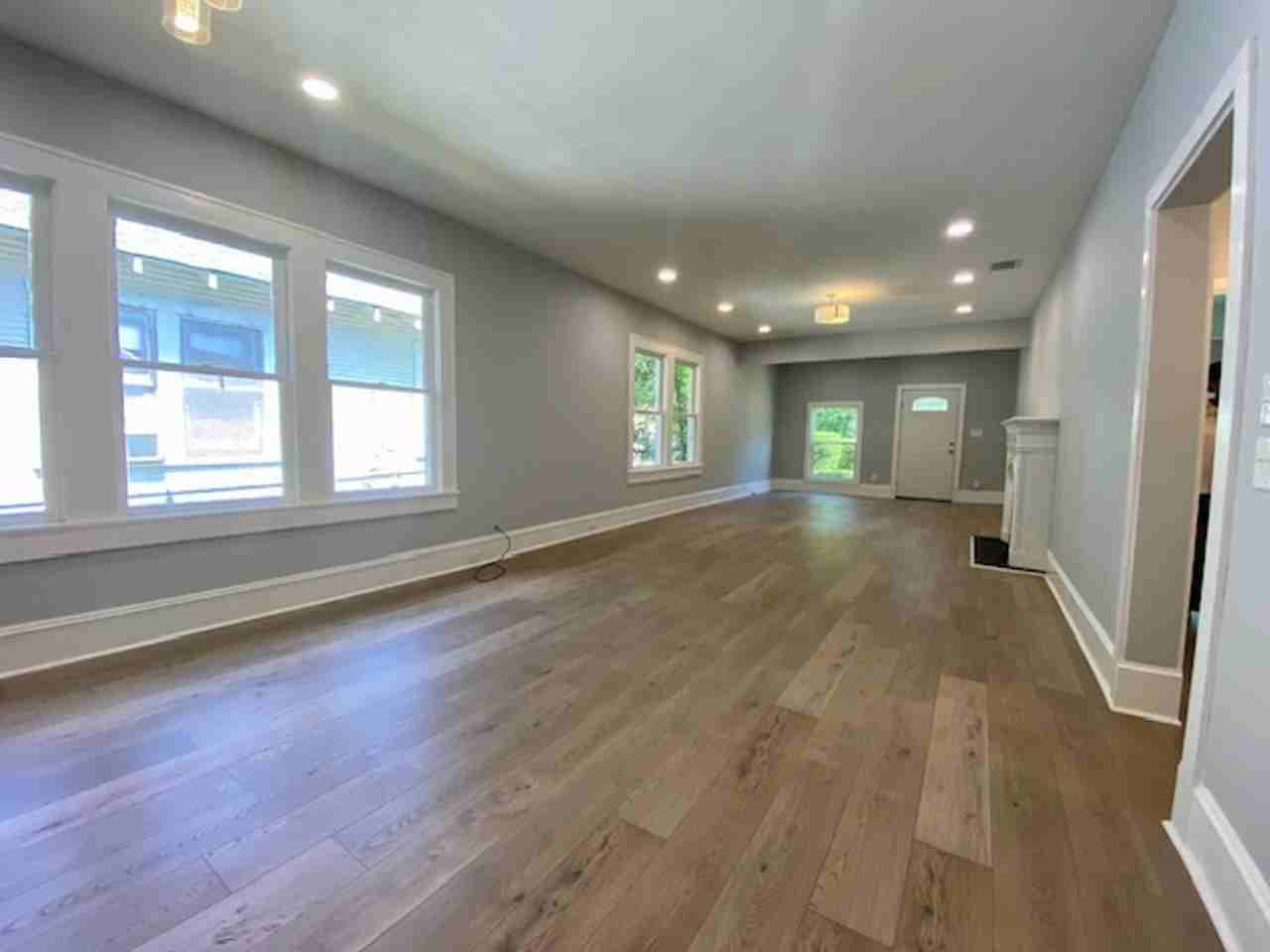 2401 Darien St - Photo 3 of 17