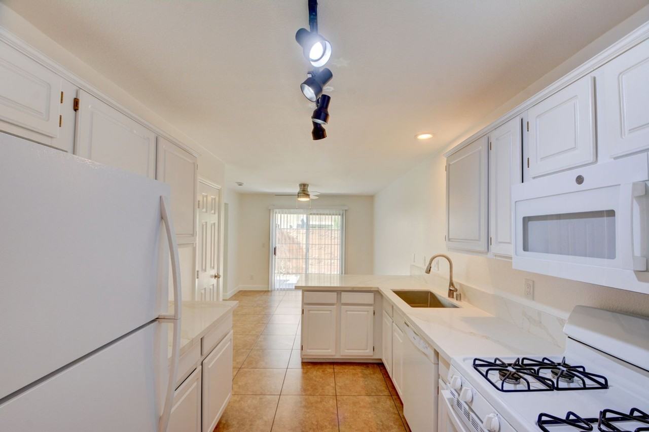 10138 Rocky Tree St - Photo 7 of 50