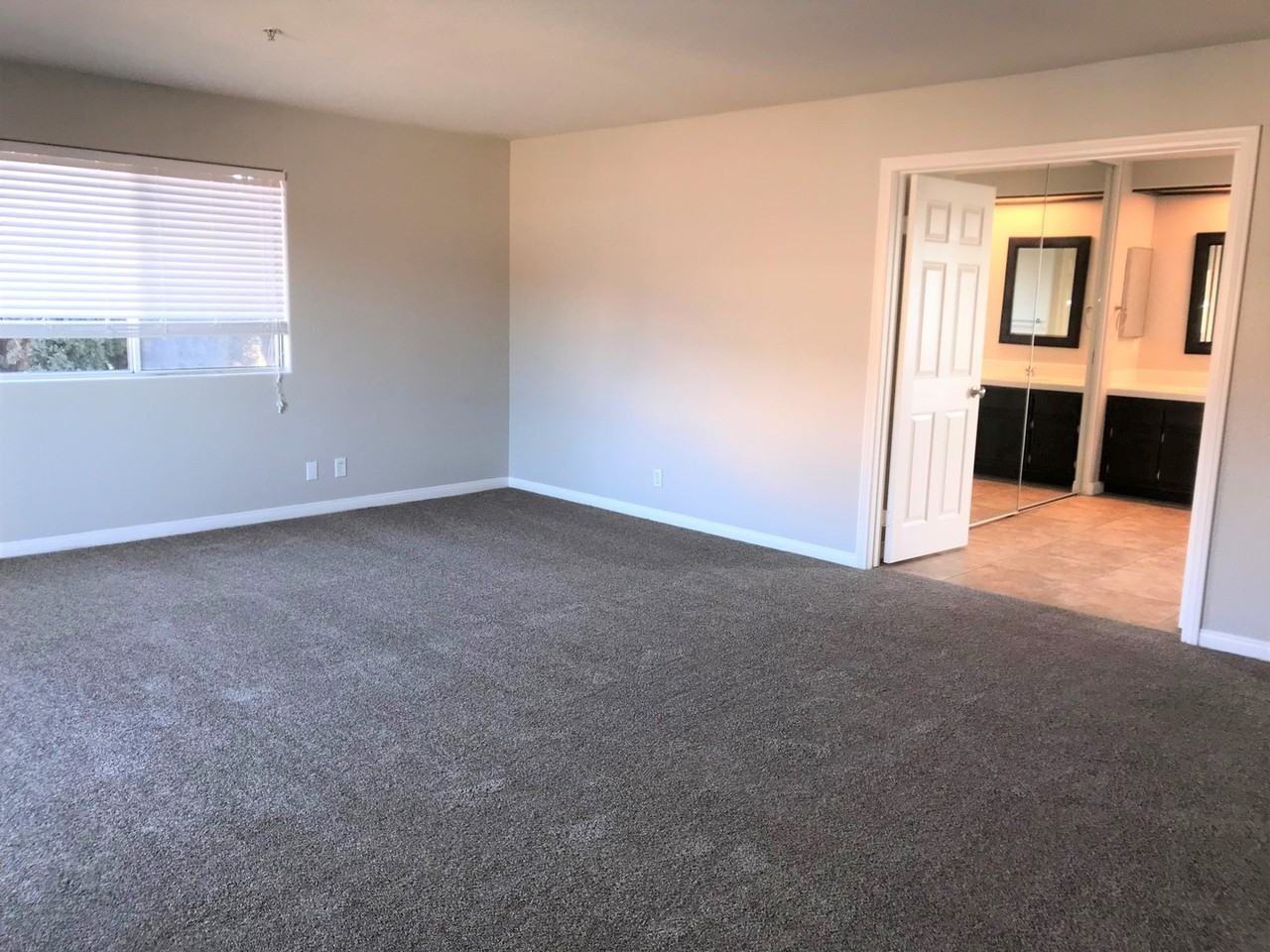1413 Janis Lynn Ln - Photo 3 of 9