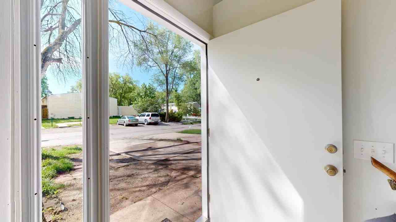 607 Meadow Pl - Photo 2 of 25