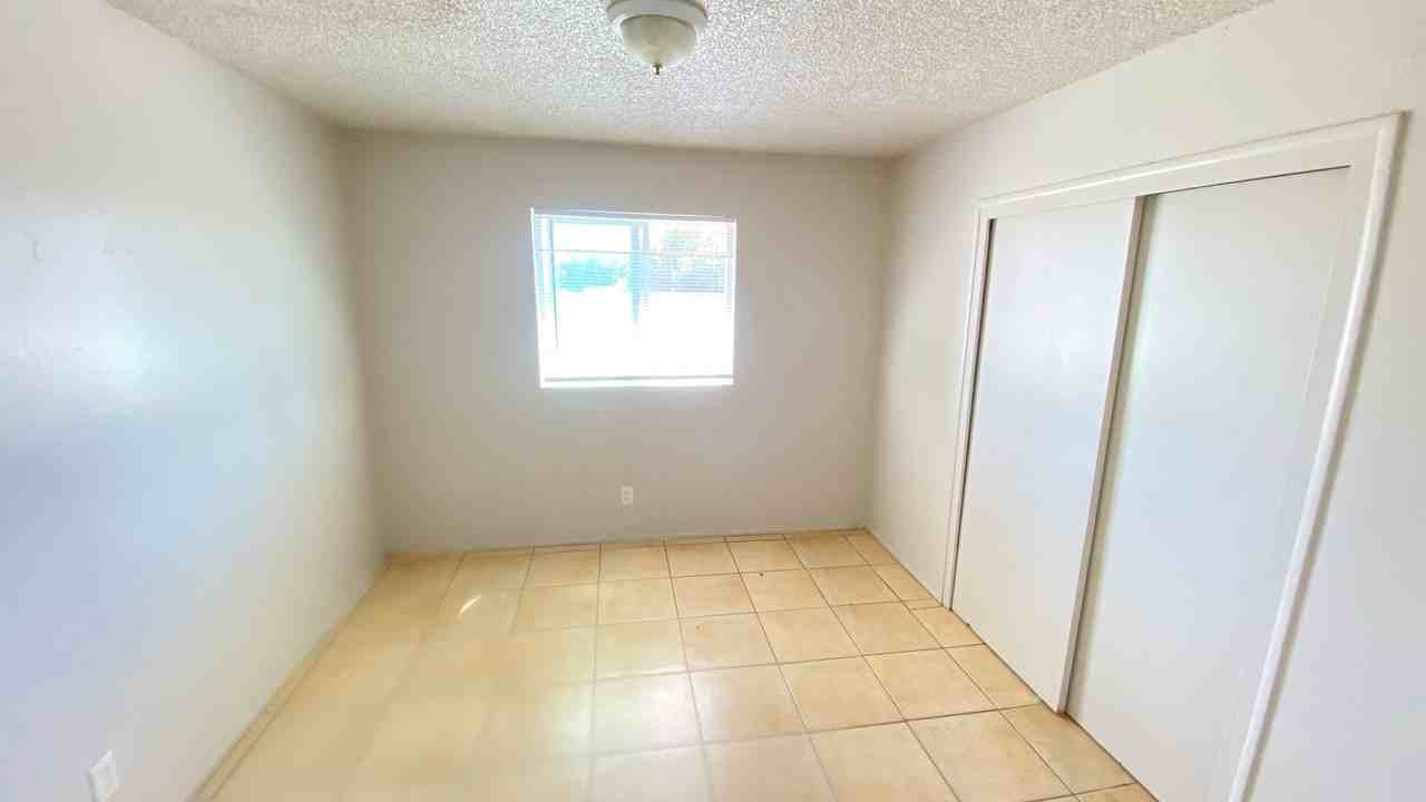 131 Glenwood St - Photo 3 of 15