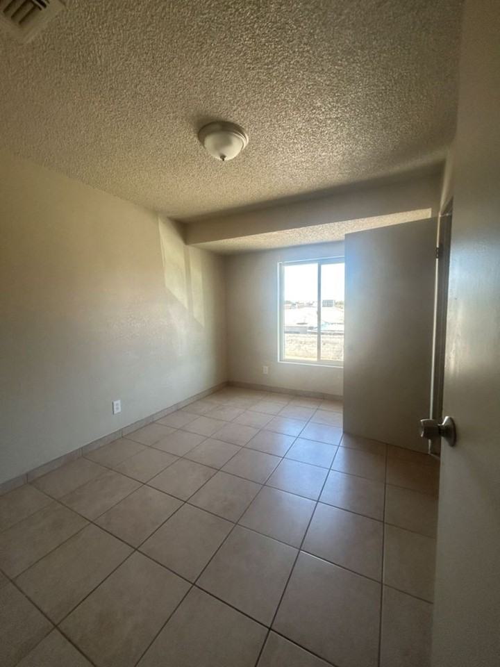131 Glenwood St - Photo 2 of 15