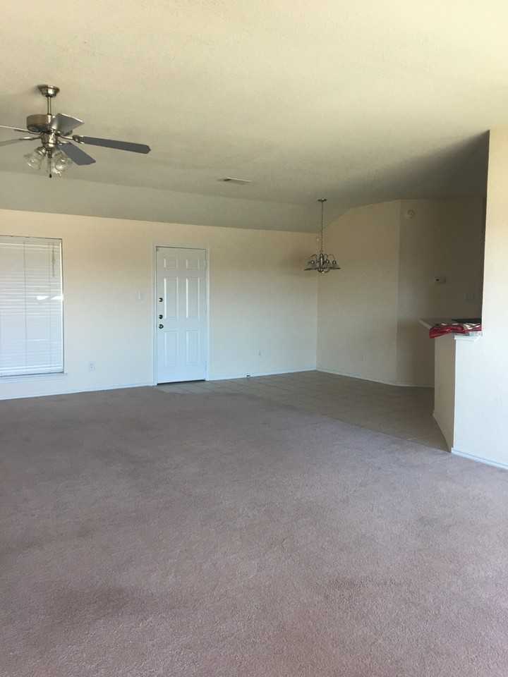 2105 Jake Dr - Photo 3 of 9