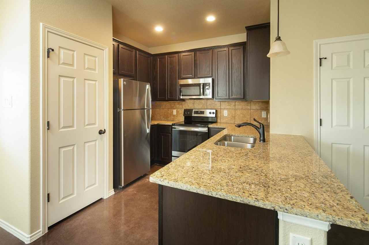 166 Samuel Dr - Photo 4 of 14