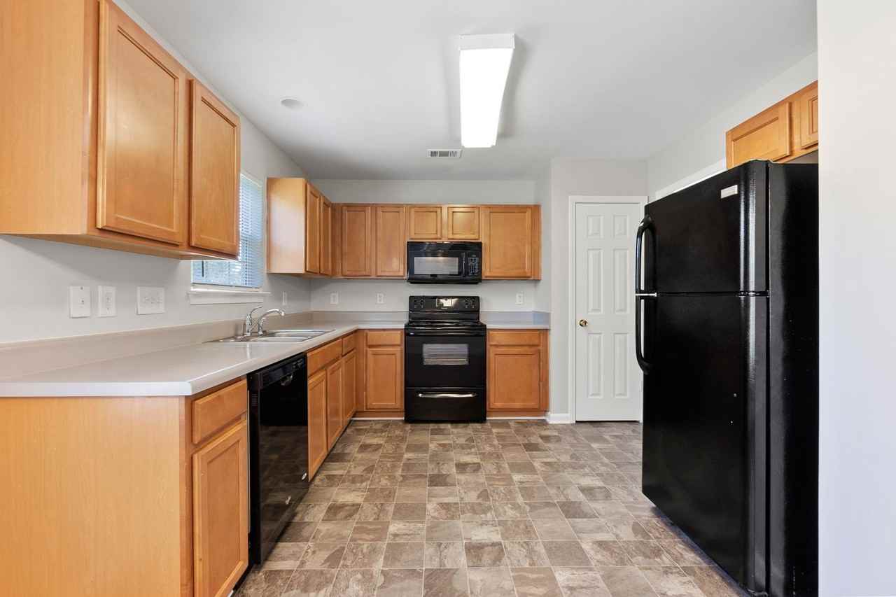 6443 Brumit Ln - Photo 7 of 27