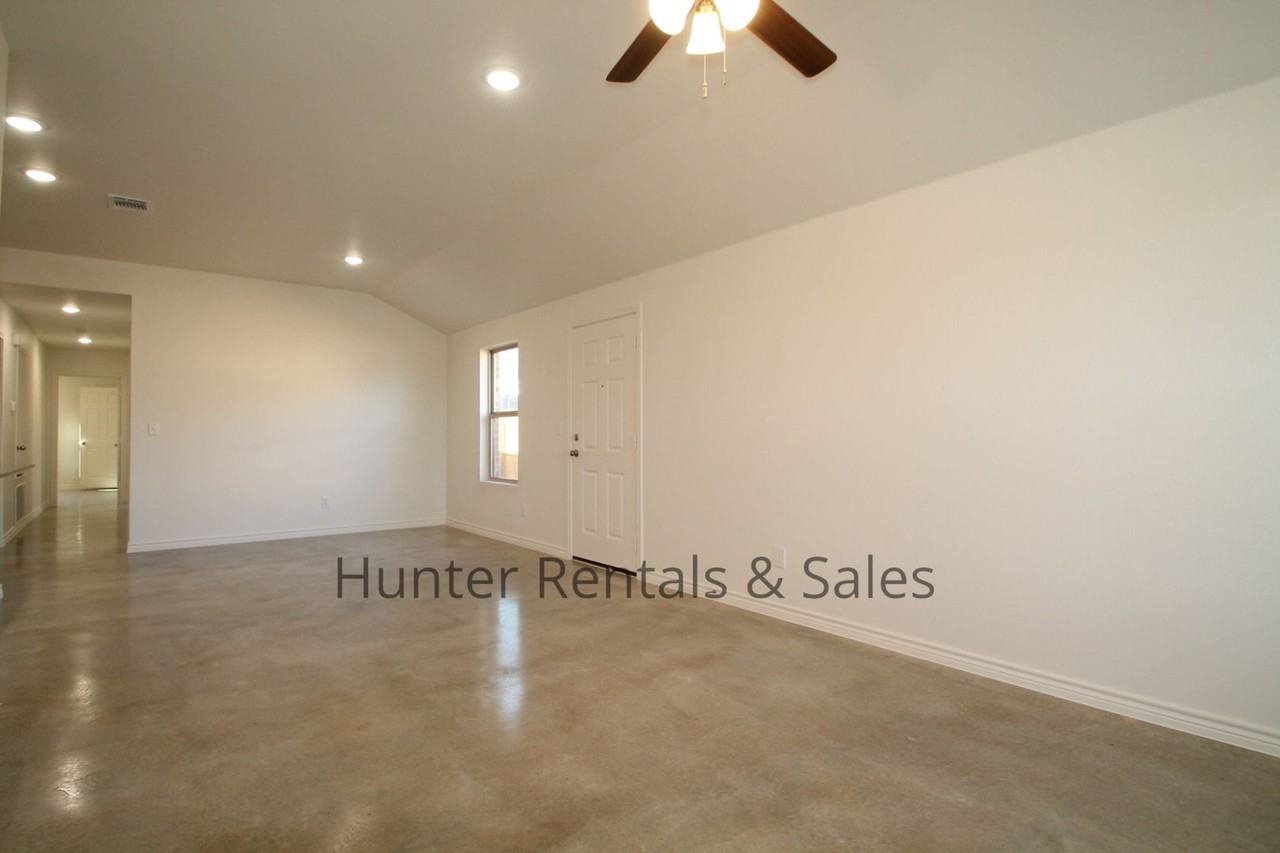 1810 Ponca Trl Apt A - Photo 5 of 27