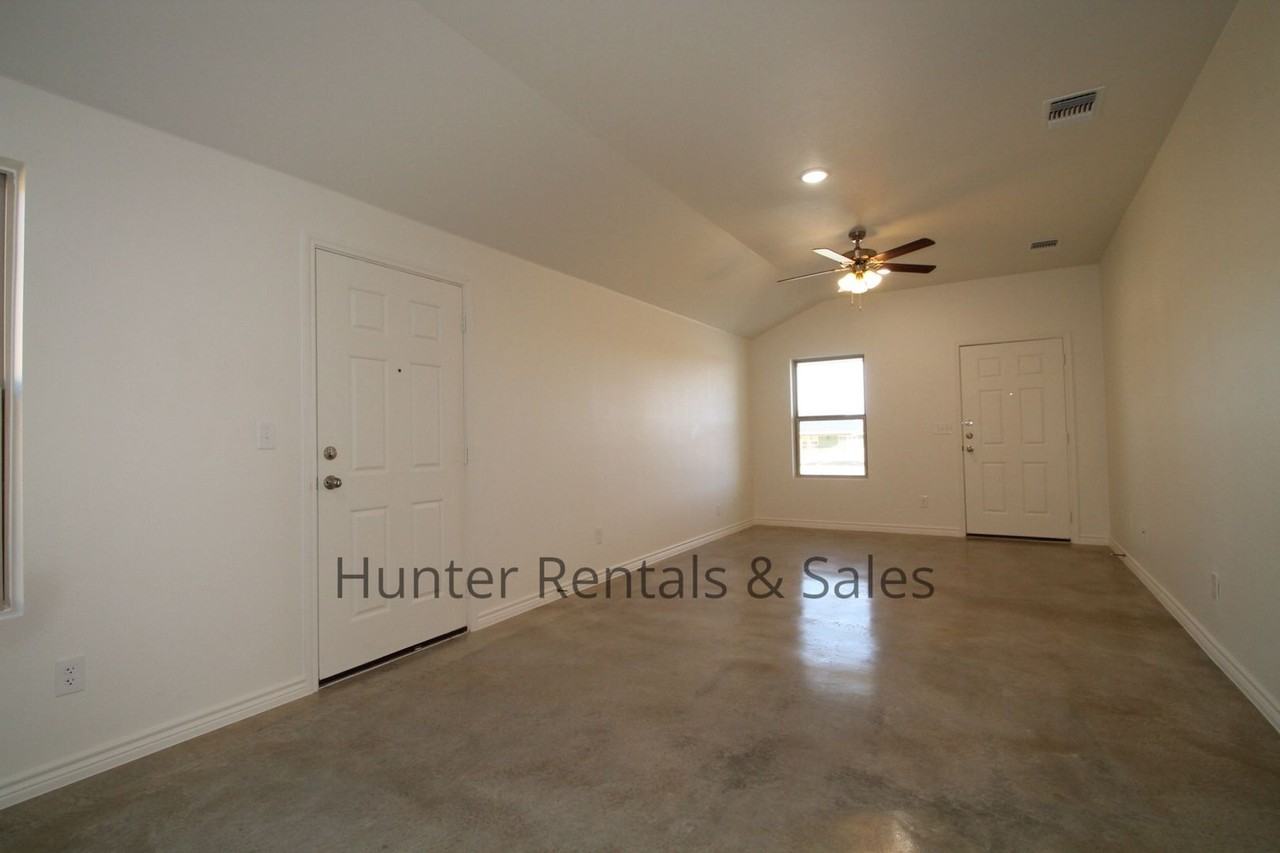 1810 Ponca Trl Apt A - Photo 4 of 27