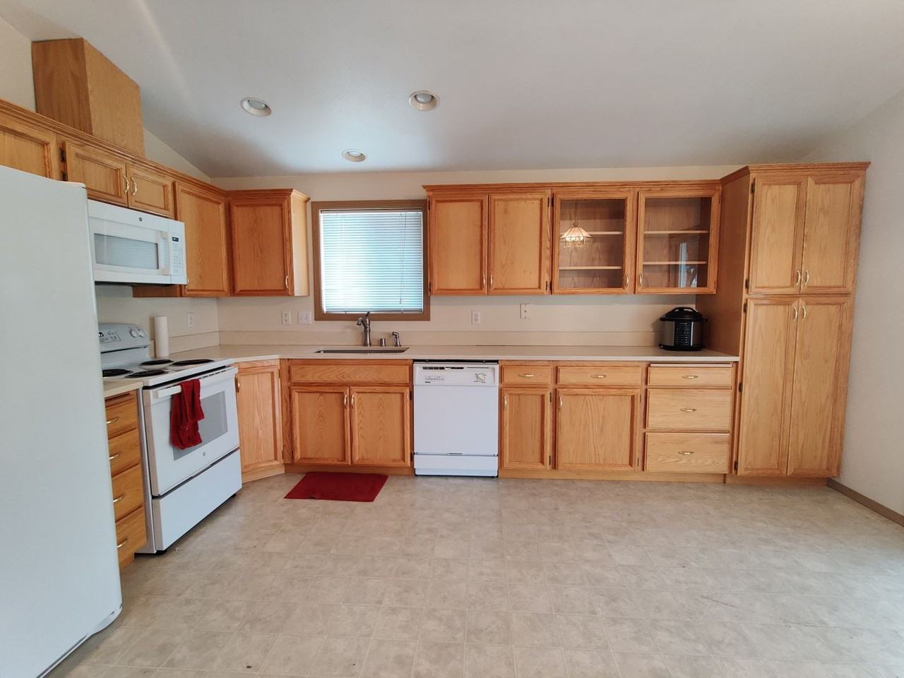 9419 Shetland Dr - Photo 3 of 15