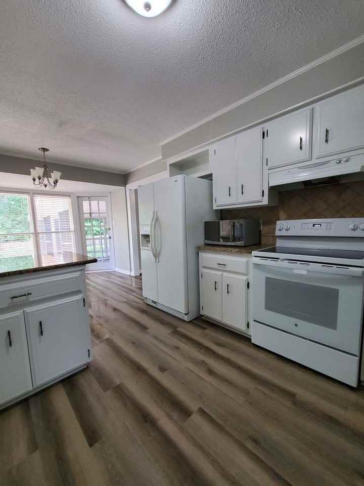 4102 Quail Hollow Cir - Photo 4 of 16