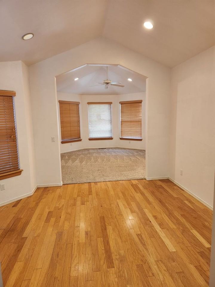 2100 N Timberline Rd - Photo 6 of 26