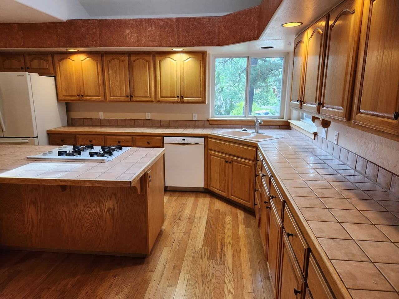 2100 N Timberline Rd - Photo 7 of 26